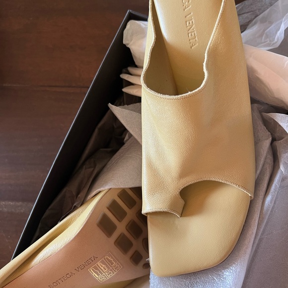 Bottega Veneta women’s size 39 never worn new in box with dust bag - Picture 10 of 11